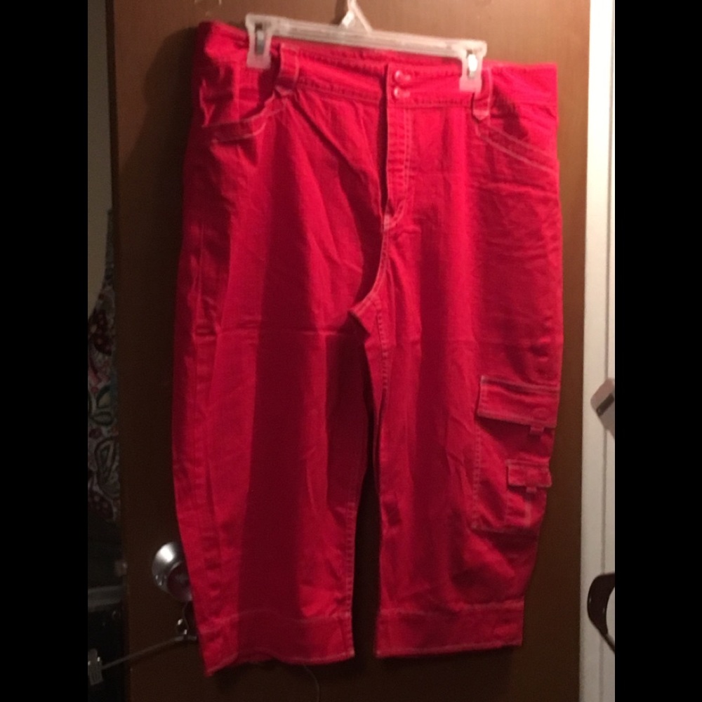 Red Capris